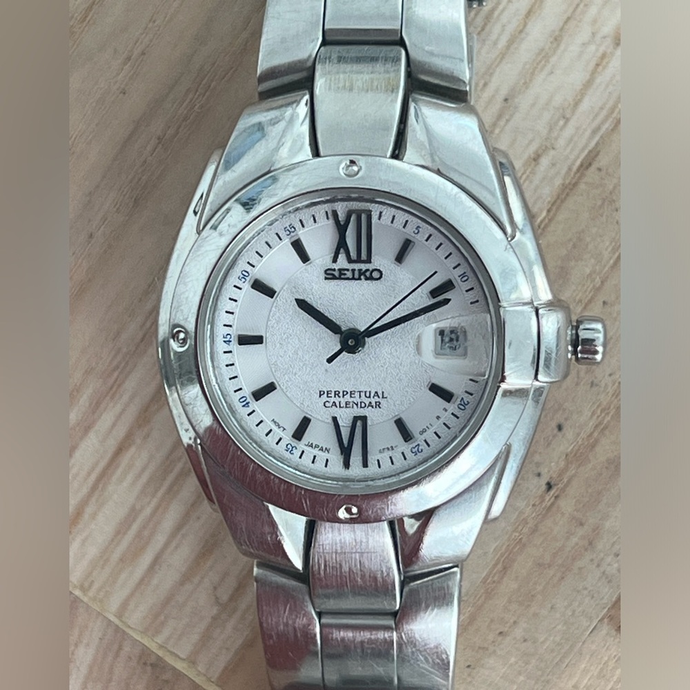 Seiko Perpetual Calendar Rare Ladies Watch White Dial Stainless Bracelet Date